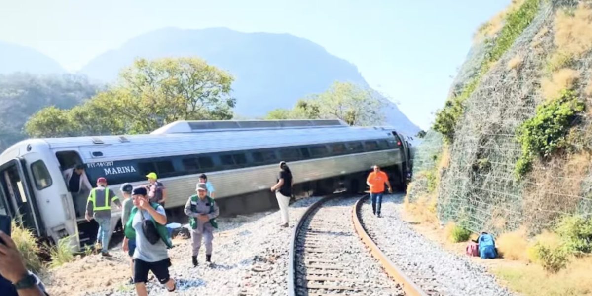 Tren-deraiat-in-Mexic-scaled.jpg - RadarPress