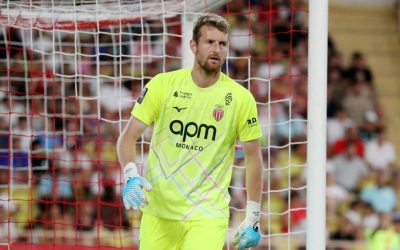 Lukas Hradecky sort sur blessure contre l’OL