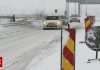 Lapoviță și ninsori în 14 județe. Drumuri blocate şi gospodării fără energie electrică, din cauza viscolului