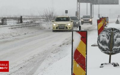 Lapoviță și ninsori în 14 județe. Drumuri blocate şi gospodării fără energie electrică, din cauza viscolului