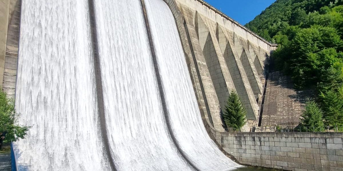 deversari-controlate-baraj-gura-raului-z9bc.jpeg - RadarPress