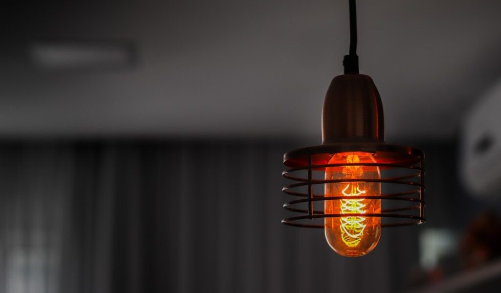 economie-curent-electric-facturi-energie-electrica-bec.jpg - RadarPress