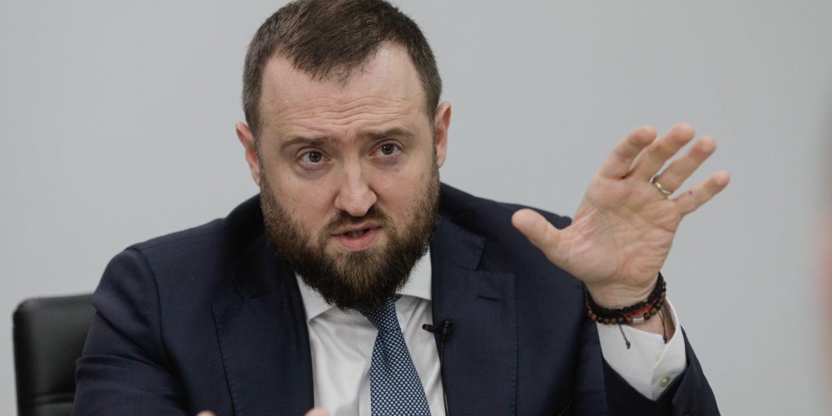 marius-voineag-expresie-cu-mainile.jpg - RadarPress