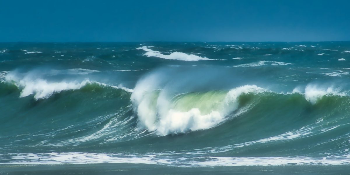 valuri-furtuna-uragan-ciclon-ocean.jpg - RadarPress