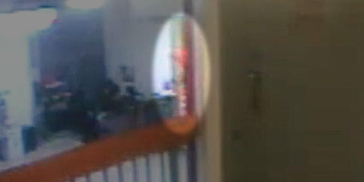 O nouă revelație în cazul Epstein: o umbră enigmatică pe scările închisorii Recent, documentele Departamentului de Justiție al Statelor Unite au dezvăluit observații intrigante din noaptea morții lui Jeffrey Epstein, care ar putea schimba înțelegerea evenimentelor petrecute la Metropolitan Correctional Center