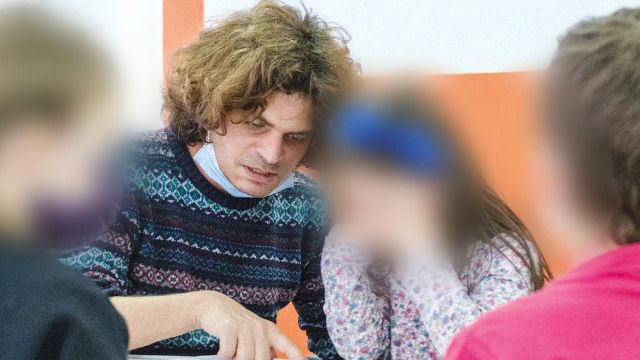 Kristof Lajos, condamnat la închisoare pentru abuzuri sexuale asupra minorilor Kristof Lajos, un profesor de 39 de ani, a primit o condamnare inițială de 13 ani și 3 luni de închisoare pentru abuzuri sexuale asupra a doi minori