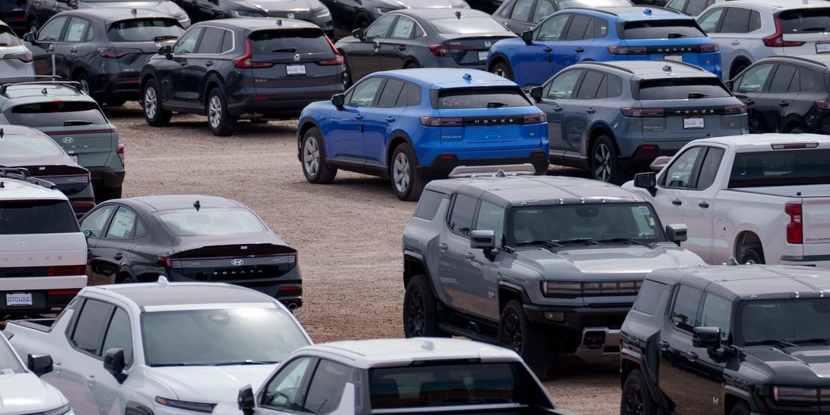 Creștere neașteptată a vânzărilor de mașini electrice second-hand Vânzările de mașini electrice second-hand au prins avânt, înregistrând o creștere de 13,5% în ultimele trei luni ale anului 2025, în ciuda stagnării afluxului de clienți la dealeri odată cu încheierea stimulentelor fiscale guvernamentale