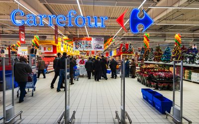 Carrefour confirmă vânzarea operațiunilor din România către Pavăl Holding Compania franceză Carrefour a anunțat joi într-un comunicat, că a intrat în negocieri exclusive pentru a-și vinde operațiunile din România către Pavăl Holding, grupul antreprenorilor băcăuani Adrian și Dragoș Pavăl, fondatorii lanțului de magazine Dedeman