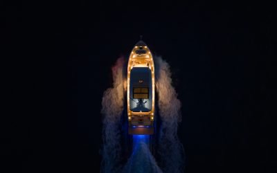 Revoluția electronică în navigație: Inovații esențiale pentru o experiență mai sigură pe apă În ultima două decenii, tehnologia de navigație a evoluat rapid, devenind un element indispensabil pentru toate tipurile de imbarcațiuni, fie că este vorba de vase de pescuit sau luxury yachts