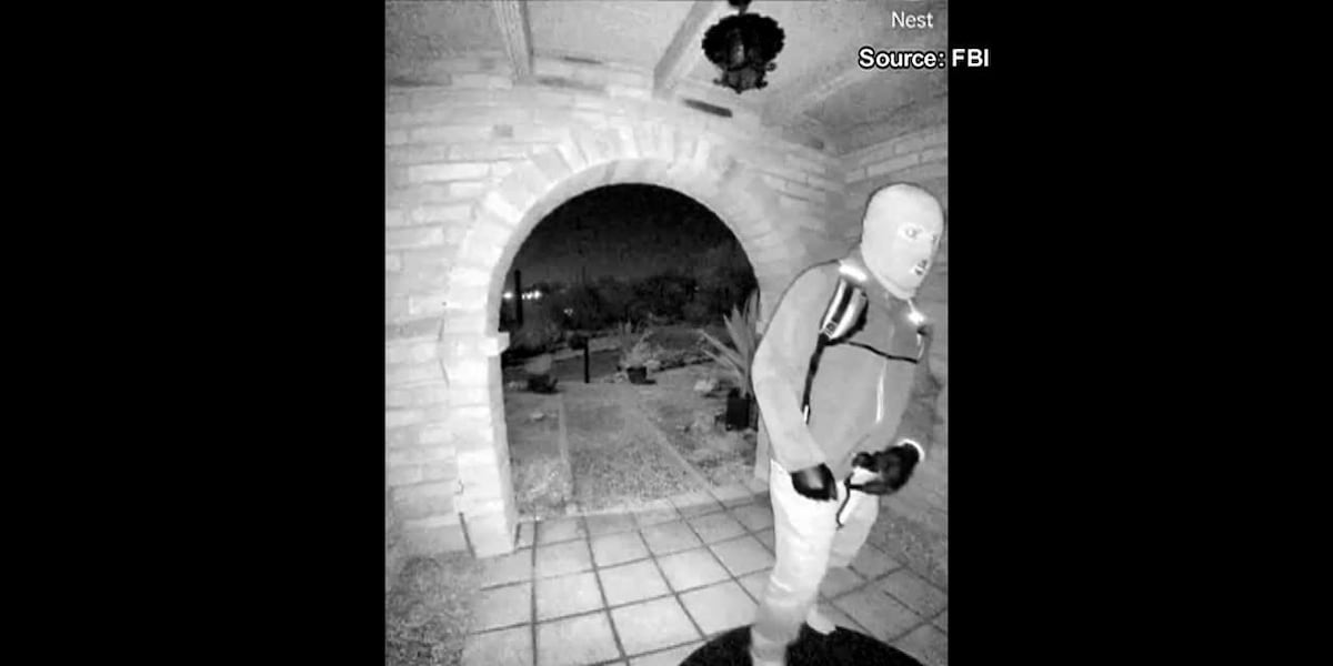 FBI publică imagini surprinse de camerele de supraveghere în cazul dispariției lui Nancy Guthrie FBI a publicat recent noi imagini surprinse de camerele de supraveghere instalate în fața casei lui Nancy Guthrie, dispărută de la sfârșitul lunii ianuarie