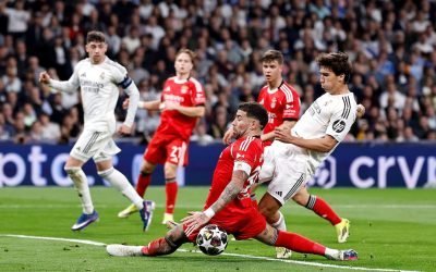 Sergio López: O noapte plină de tensiune la Bernabeu Sergio López de Vicente, redactor al secțiunii Real Madrid, a subliniat importanța meciului din această seară, descriind-o ca o „noapte de mult ce se poate pierde și puțin ce se poate câștiga”