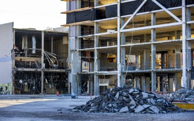 Demolarea Eastside Cannery a început, marcând sfârșitul unei ere în Las Vegas Eastside Cannery, un hotel-casino emblematic de pe Boulder Highway, a început să dispară cu ajutorul echipelor de muncitori, după ce Departamentul de Construții din Clark County a emis un permis de demolare în valoare de 7.5 milioane de dolari