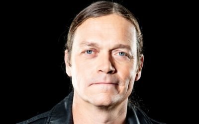 Moartea lui Brad Arnold, solistul trupei 3 Doors Down, lasă un gol imens în muzica rock Brad Arnold, solistul și membrul fondator al trupei americane 3 Doors Down, a decedat sâmbătă, la vârsta de 47 de ani, în urma unei lungi lupte cu cancerul