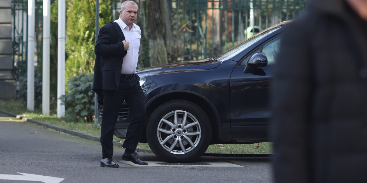 Reforma lui Bolojan: Primarul Galațiului avertizează cu privire la o soluție de evitarea a tăierilor de posturi în administrație Reforma administrației locale, impusă de Guvern, ar putea fi fenteaă de către numeroase primării din țară