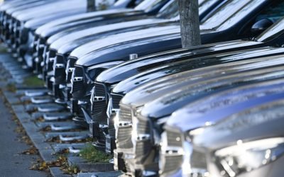 Rusia ocolește sancțiunile prin importurile de mașini din China Zeci de mii de vehicule ajung în Rusia din China, profitând de scheme de import care ocolesc sancțiunile impuse de Occident