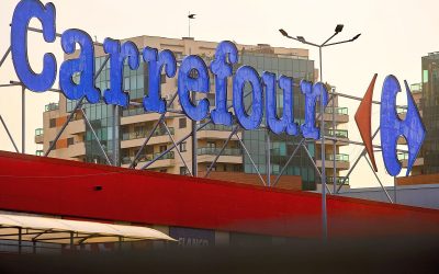 Frații Pavăl negociază achiziția Carrefour România și investesc în sport Frații Pavăl, fondatorii rețelei Dedeman și considerați printre cei mai bogați români, poartă negocieri avansate pentru achiziționarea rețelei Carrefour România, o tranzacție estimată la 823 milioane de euro