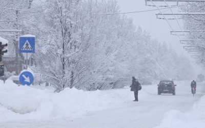 Viscolul și ninsorile abundente paralizează Capitala și alte 25 de județe Viscolul puternic și ninsorile abundente au afectat grav circulația și viața cotidiană în București și alte 25 de județe, lăsând sute de mii de oameni fără energie electrică