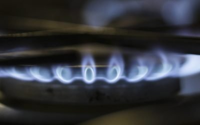 Ministrul Energiei, soluții pentru perioada post-plafonare a gazelor Bogdan Ivan, ministrul Energiei, a declarat că Guvernul a găsit o soluție hibridă pentru a proteja consumatorii casnici după expirarea plafonării prețurilor la gaze, programată pentru 1 aprilie