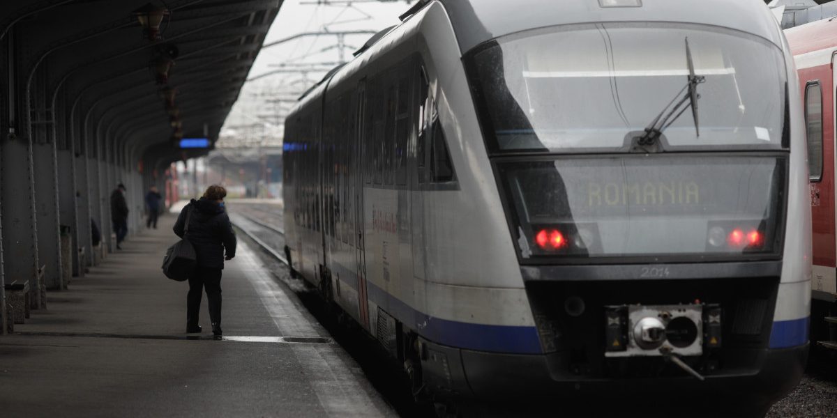 Incident feroviar în Gara de Nord: un vagon a deraiat la manevrele de deservire Un incident feroviar a avut loc vineri dimineață, în Gara de Nord din București, când primul vagon al trenului IRN 401, operat de CFR Călători, a deraiat în timpul unei manevre de împingere
