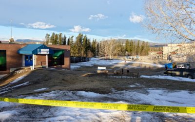 Femeie transgender, suspectă în masacrul din Tumbler Ridge, Canada: Au fost 10 morți, inclusiv atacatoarea O tânără de 18 ani, identificată ca fiind o femeie transgender, este principalul suspect în masacrul de la Tumbler Ridge, o mică localitate din vestul Canadei, soldat cu nouă morți, inclusiv familia sa