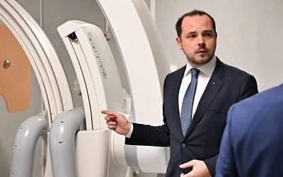 Ministrul Sănătății, Alexandru Rogobete, a anunțat un control național fără precedent în sistemul medical, după ce un medic angajat la un spital public a apărut într-o postare pe Facebook a unei unități private, anunțând că se pregătește pentru a doua operație în timpul programului de lucru la stat