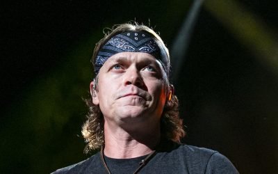 Părea că timpul s-a oprit: Moartea lui Brad Arnold de la 3 Doors Down Lumea muzicală este în doliu după moartea lui Brad Arnold, solistul trupei 3 Doors Down, la vârsta de 47 de ani