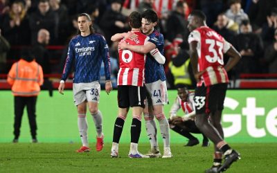 Lupta pentru titlu se intensifică: Arsenal remizează cu Brentford, 1-1 Arsenal a remizat pe terenul lui Brentford, scor 1-1, în etapa a 26-a a Premier League, lăsând ușa deschisă pentru principala sa rivală, Manchester City, care s-a apropiat la doar patru puncte