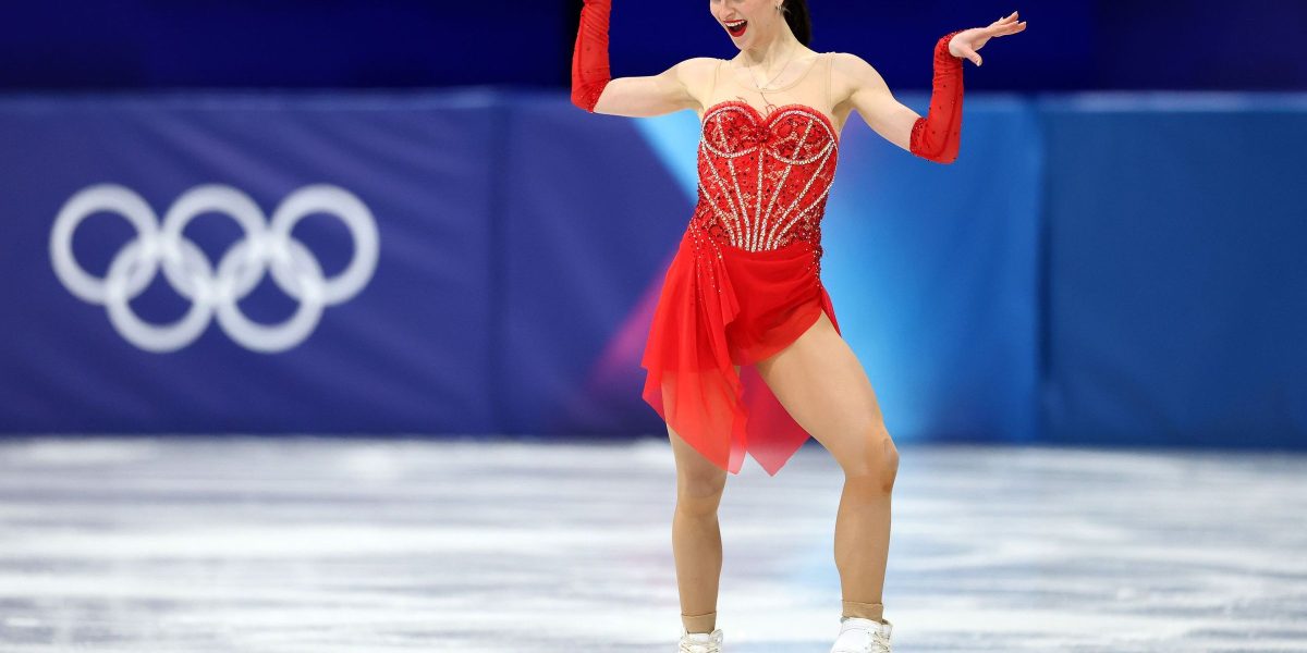 Julia Sauter strălucește la debutul olimpic: 63,13 puncte în programul scurt Julia Sauter, sportiva care a purtat cu mândrie port-drapelul României la ceremonia de deschidere a Jocurilor Olimpice de iarnă de la Milano Cortina 2026, a obținut un rezultat impresionant în prima sa participare olimpică