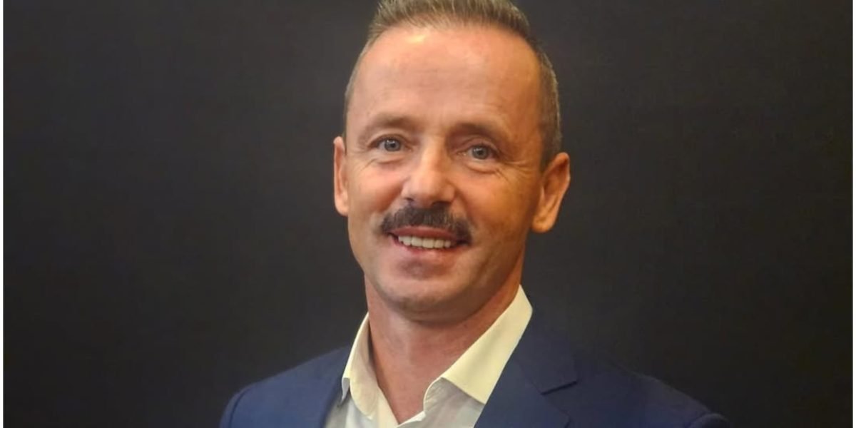 Marius Urzică, campion olimpic și tătic dedicat, vorbește despre viața de familie la Power Couple Marius Urzică, cunoscutul campion olimpic și acum concurent la emisiunea „Power Couple”, se mândrește cu familia sa și își împărtășește sentimentele față de copiii săi