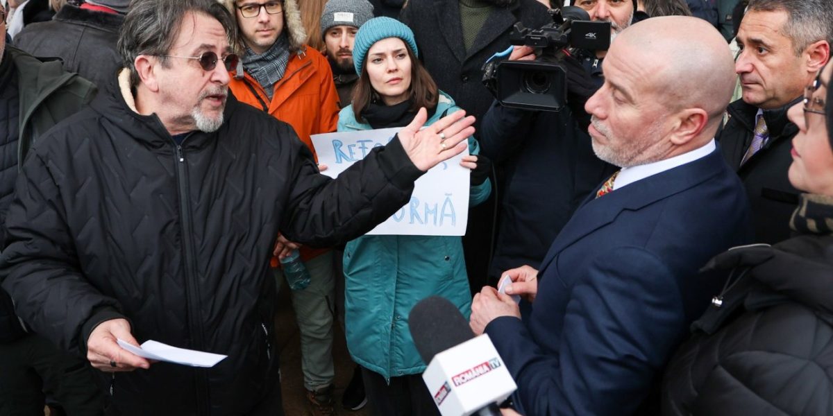 Ministrul Demeter András revizuiește planul de lucru pentru instituțiile de artă scenică Ministrul Culturii, Demeter András, a anunțat marți că va revizui un plan experimental privind înregistrarea timpului de muncă pentru angajații instituțiilor de artă scenică