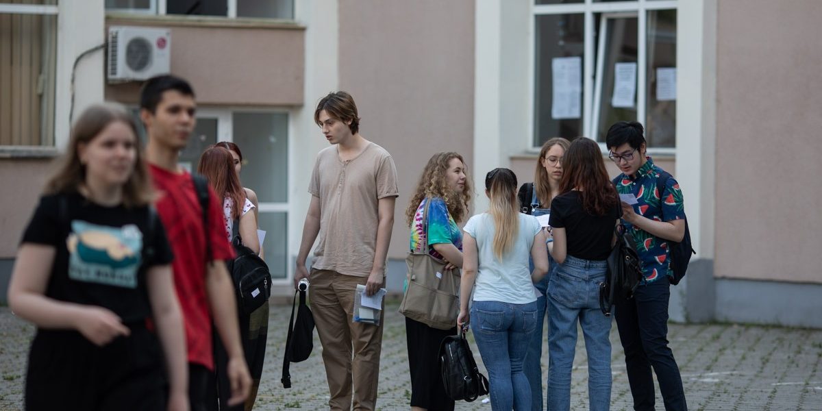 Elevii, dezastru la română și matematică: O treime, note sub 5