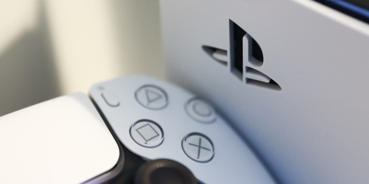 PlayStation 5 se scumpește din nou: Consolele Sony vor costa mai mult din aprilie Bucuroși sau nu, gamerii vor scoate mai mulți bani din buzunar pentru a-și achiziționa o consolă PlayStation 5
