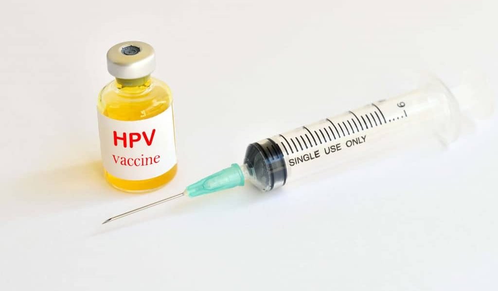 HPV: O amenințare majoră pentru sănătatea femeilor Infecția cu Human Papilloma Virus (HPV) reprezintă un risc major pentru sănătatea femeilor, fiind responsabilă de aproape 99% din cazurile de cancer de col uterin