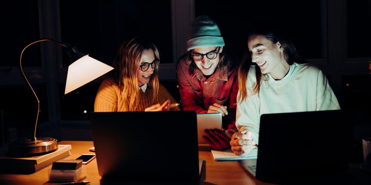 Admin Night: Noul ritual al tinerilor corporatiști preocupati de facturi O nouă tendință se conturează în rândul generației Z din România