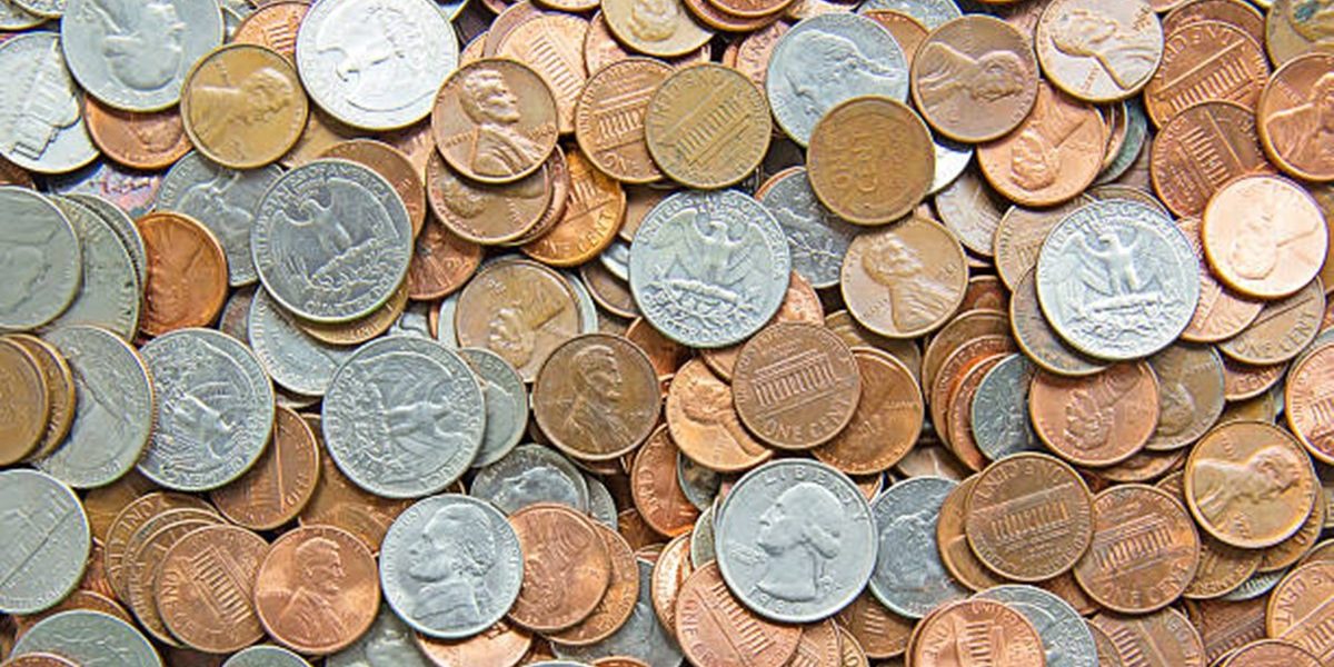 Banii ascunși ai bunicilor: O monedă românească valorează 4500 lei în 2026