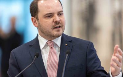 Rogobete: Empatia și respectul, condiții pentru o reformă reală în sănătate Ministrul Sănătății, Alexandru Rogobete, a subliniat importanța crucială a empatiei și a respectului în relația medic-pacient, afirmând că acestea sunt esențiale pentru o reformă autentică în sistemul de sănătate