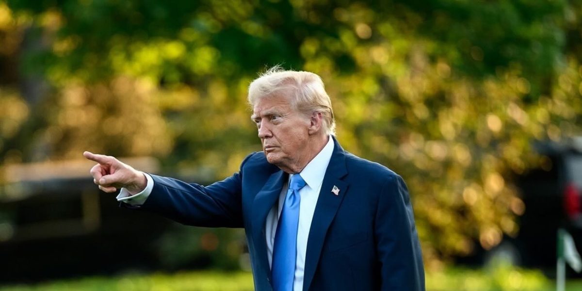 Trump, vizită la Graceland în contextul tensiunilor din Iran În plină desfășurare a conflictului din Iran, fostul președinte american Donald Trump a efectuat o vizită la Graceland, reședința legendarului Elvis Presley, un eveniment care a suscitat interesul presei internaționale