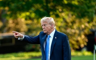 Trump, vizită la Graceland în contextul tensiunilor din Iran În plină desfășurare a conflictului din Iran, fostul președinte american Donald Trump a efectuat o vizită la Graceland, reședința legendarului Elvis Presley, un eveniment care a suscitat interesul presei internaționale