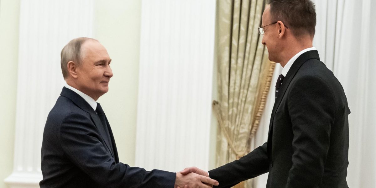 Jurnalist maghiar acuzat de spionaj după dezvăluirile despre legăturile cu Moscova ale ministrului de externe Un jurnalist maghiar care a investigat presupusele legături ale ministrului de externe Péter Szijjártó cu oficiali ruși este acuzat de spionaj de către autoritățile de la Budapesta