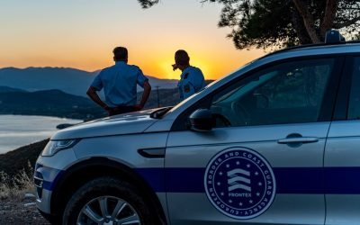 Acord privind expulzarea migranților în Parlamentul European: Dreapta impune condițiile Grupurile politice de dreapta din Parlamentul European au ajuns la un acord privind normele Uniunii Europene referitoare la expulzarea migranților aflați ilegal în spațiul comunitar