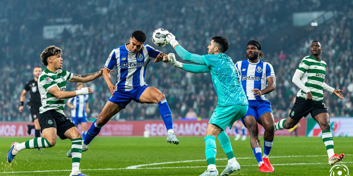 Sporting Lisabona învinge FC Porto într-un meci tensionat din Cupa Portugaliei Sporting Lisabona a învins FC Porto cu 1-0 în prima manșă a semifinalelor Cupei Portugaliei, într-o partidă disputată marți seara
