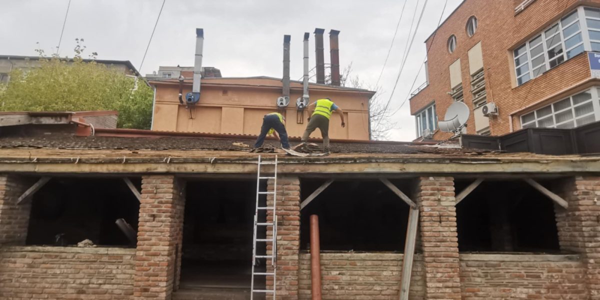 Scădere semnificativă pe piața rezidențială: mai puține autorizații de construire în primele luni ale anului Numărul autorizațiilor de construire pentru clădiri rezidențiale a cunoscut o scădere notabilă în primele două luni ale acestui an, conform datelor publicate marți de Institutul Național de Statistică