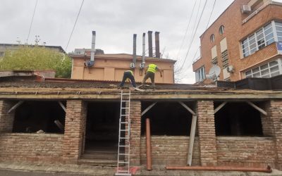 Scădere semnificativă pe piața rezidențială: mai puține autorizații de construire în primele luni ale anului Numărul autorizațiilor de construire pentru clădiri rezidențiale a cunoscut o scădere notabilă în primele două luni ale acestui an, conform datelor publicate marți de Institutul Național de Statistică