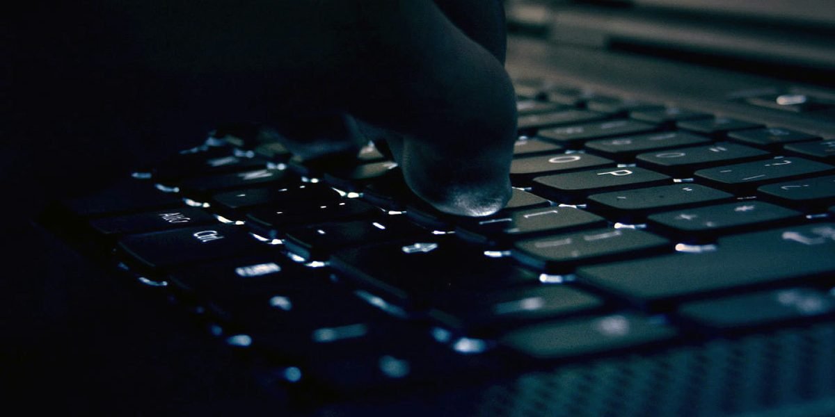 Atac cibernetic asupra platformelor MAE: eviza.mae.ro și econsulat.ro, vizate de un atac ddos Ministerul Afacerilor Externe (MAE) a anunțat că platformele eviza.mae.ro și econsulat.ro au fost ținta unui atac cibernetic de tip Distributed Denial of Service (DDoS)