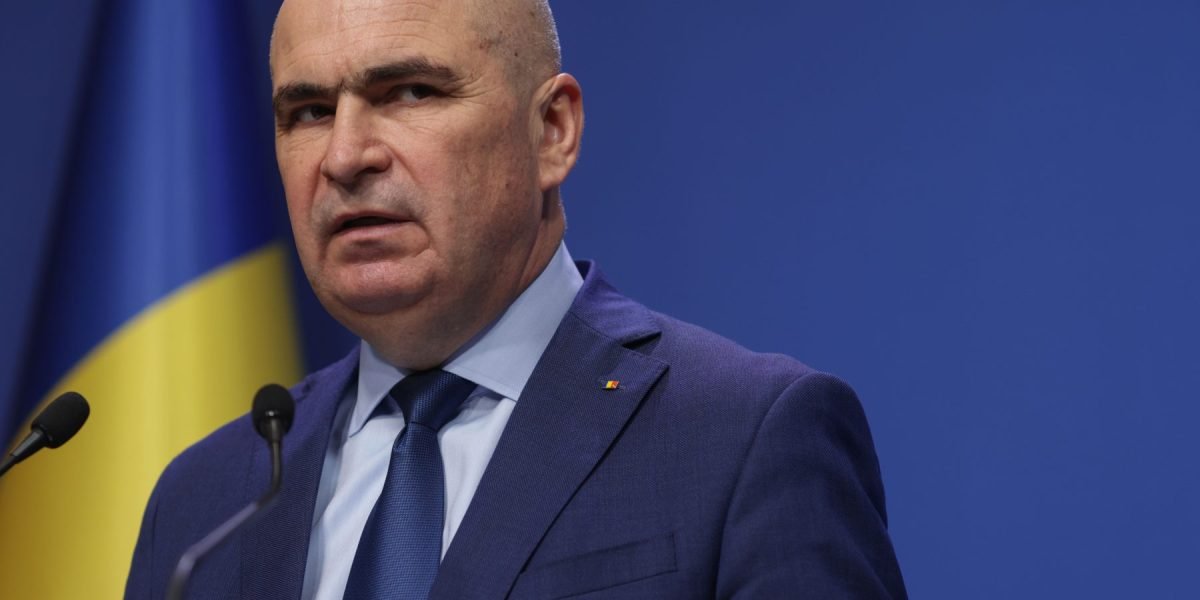 Tensiuni în coaliția de guvernare pe tema bugetului: PSD acuză PNL de austeritate și amenință cu amendamente Premierul Ilie Bolojan a criticat dur intenția PSD de a depune amendamente la bugetul pe 2026, acuzând social-democrații de o „retorică de tip AUR” și de încercarea de a se delimita de responsabilitatea guvernării