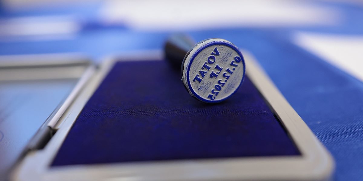 AUR acuză PSD de teatru politic, pe fondul tensiunilor din coaliție Deputatul AUR, Ramona Ioana Bruynseels, a criticat dur PSD, acuzând partidul că „mimează din nou opoziția în propria coaliție”