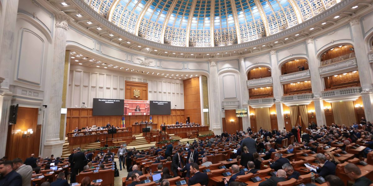 Numirile pentru funcții importante, amânate după o propunere PSD Amânare pe termen nedeterminat pentru numirile în opt funcții cheie – Avocatul Poporului, cele șase posturi la Consiliul Național pentru Combaterea Discriminării (CNCD) și unul la Curtea de Conturi