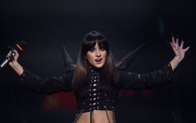 Alexandra Căpitănescu, reprezentanta României la Eurovision 2026, răspunde criticilor generate de piesa „Choke Me” Alexandra Căpitănescu, aleasa să reprezinte România la Eurovision 2026, a abordat, într-un interviu pentru Agerpres, controversa stârnită de piesa sa, „Choke Me” („Strangulează-mă”)