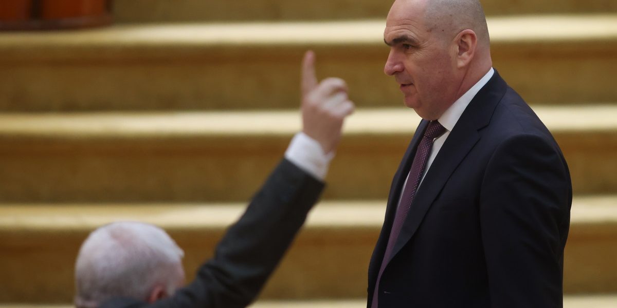 AUR, pe primul loc în preferințele electoratului, conform unui sondaj CURS Un sondaj recent realizat de Centrul de Sociologie Urbană și Regională (CURS) plasează Alianța pentru Unirea Românilor (AUR) pe primul loc în intenția de vot pentru alegerile parlamentare, cu 33% din preferințe