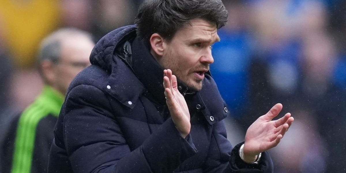 Răbufniri violente și speculații: ce se întâmplă după derby-ul scoțian Glasgow, Scoția – După înfrângerea suferită în fața rivalei Celtic, echipa de fotbal Rangers se confruntă nu doar cu dezamăgirea sportivă, ci și cu o serie de controverse legate de comportamentul suporterilor